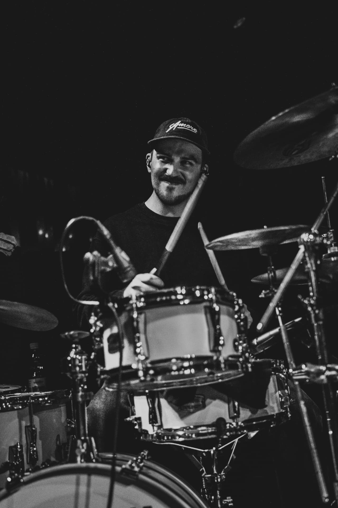 Black-and-white portrait of Julian Feuchter playing drums live